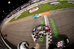 Xfinity: Denny Hamlin (20) gewinnt vor heimischem Publikum