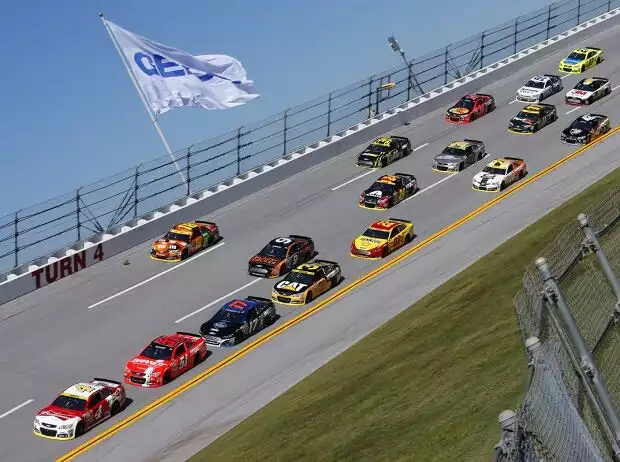 Pack-Racing Talladega Kevin Harvick (Stewart/Haas) Titel-Bild zur News: Pack-Racing Talladega Kevin Harvick (Stewart/Haas)