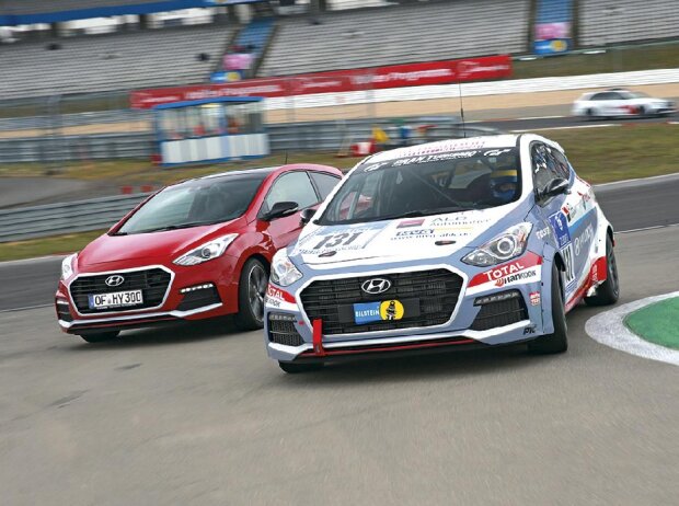 Bruder-Duell Hyundai i30 Turbo: Bei unserem Tracktest auf dem Nürburgring treten das Serienmodell und die Rennversion gegeneinander an