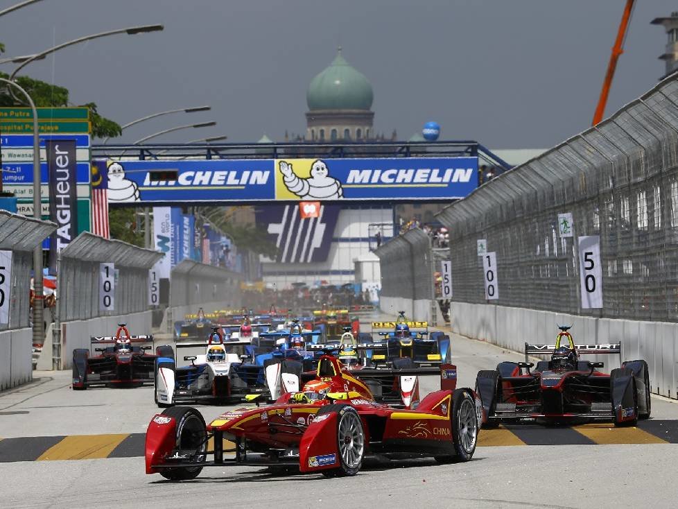 FIA FORMULA E CHAMPIONSHIP - PUTRAJAYA EPRIX - 22/11/2014 - PHOTO MICHELIN - 99 Nelson Piquet Jr - China Racing FIA FORMULA E PUTRAJAYA AUTO CAR CHAMPIONNAT CHAMPIONSHIP DU MONDE MOTOR SPORT FORMULA E EPRIX FIA MALAYSIA PUTRAJAYA MICHELIN