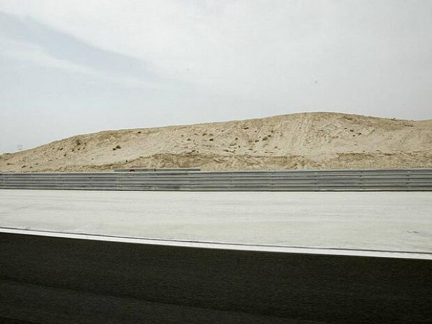 Sanddüne neben der Strecke in Bahrain