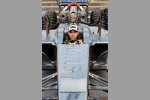 Pastor Maldonado (Lotus) - und ein Formel-1-Auto im Mad-Max-Design