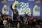 Kasey Kahne jubelt in der Victory Lane