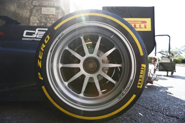  ~Martin Brundle testet einen GP2-Prototypen mit 18-Zoll-Rädern von Pirelli~ 