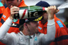 Bild zum Inhalt: Rosberg tröstet Hamilton: "Schlimmer Moment seiner Karriere"
