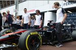 Cristiano Ronaldo, Fernando Alonso (McLaren) und Jenson Button (McLaren) 