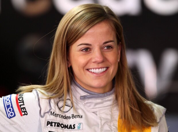 Susie Wolff, Susie Stoddart