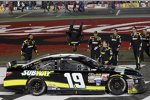 Carl Edwards: The backflip is back!