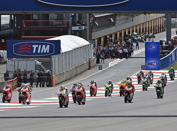 Titel-Bild zur News: Start zum MotoGP-Rennen in Mugello 2014
