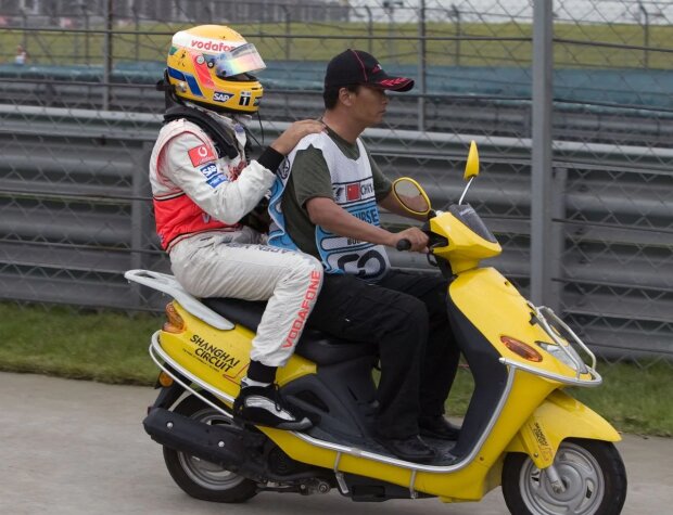  ~Lewis Hamilton (McLaren) nach seinem Ausfall beim Grand Prix von China 2007 in Schanghai~ 