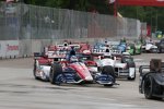 Takuma Sato (Foyt) mitten im Feld