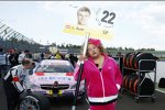 Cindy aus Marzahn als DTM-Gridgirl