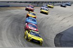 Race-Action mit Matt Kenseth (Gibbs) an der Spitze einer Kampfgruppe