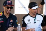 Daniel Ricciardo (Red Bull) und Jenson Button (McLaren) 