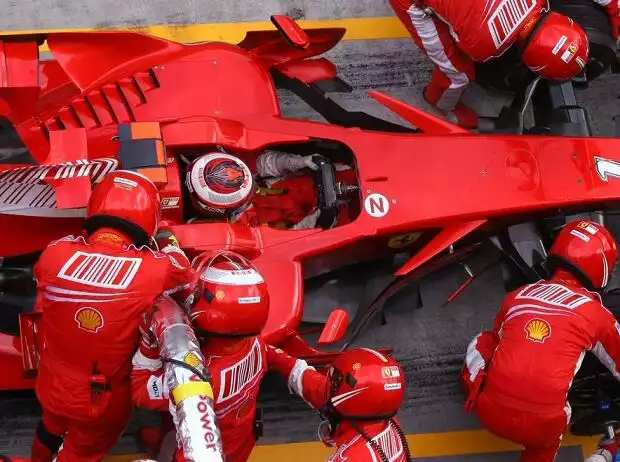 Kimi Räikkönen, Tankstopp Titel-Bild zur News: Kimi Räikkönen, Tankstopp