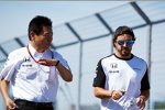 Yasuhisa Arai und Fernando Alonso (McLaren) 