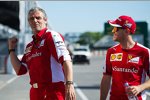 Maurizio Arrivabene und Sebastian Vettel (Ferrari) 