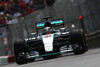 Bild zum Inhalt: Mercedes: Lewis Hamilton jubelt, Nico Rosberg genervt