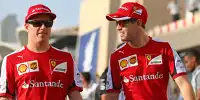 Bild zum Inhalt: Sebastian Vettel und Kimi Räikkönen flachsen über Gridgirls