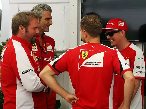 Maurizio Arrivabene, Sebastian Vettel, Kimi Räikkönen Titel-Bild zur News: Maurizio Arrivabene, Sebastian Vettel, Kimi Räikkönen