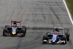 Felipe Nasr (Sauber) und Max Verstappen (Toro Rosso) 