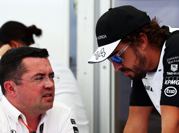 Titel-Bild zur News: Eric Boullier, Fernando Alonso