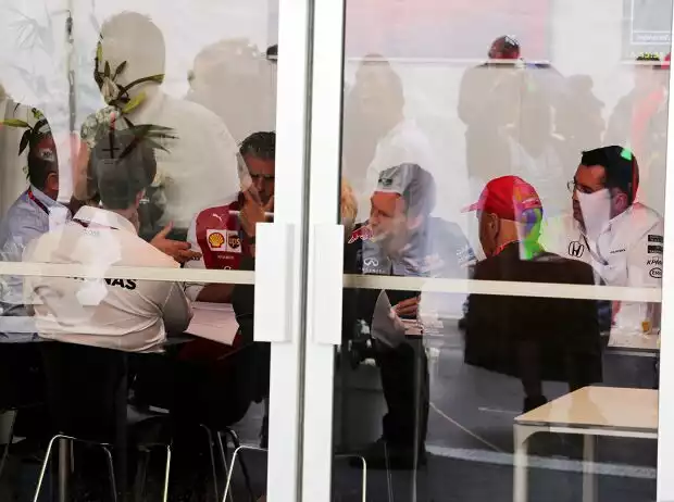Dennis, Wolff, Arrivabene, Horner, Lauda, Boullier Titel-Bild zur News: Dennis, Wolff, Arrivabene, Horner, Lauda, Boullier