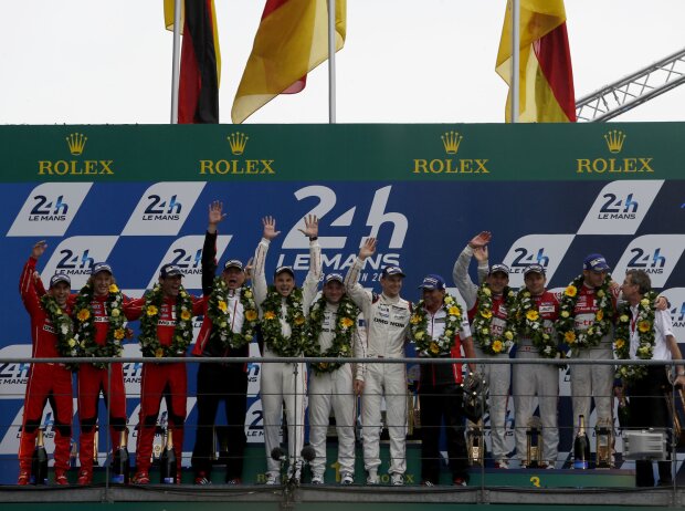 Timo Bernhard, Mark Webber, Brendon Hartley, Nick Tandy, Earl Bamber, Marcel Fässler, Andre Lotterer