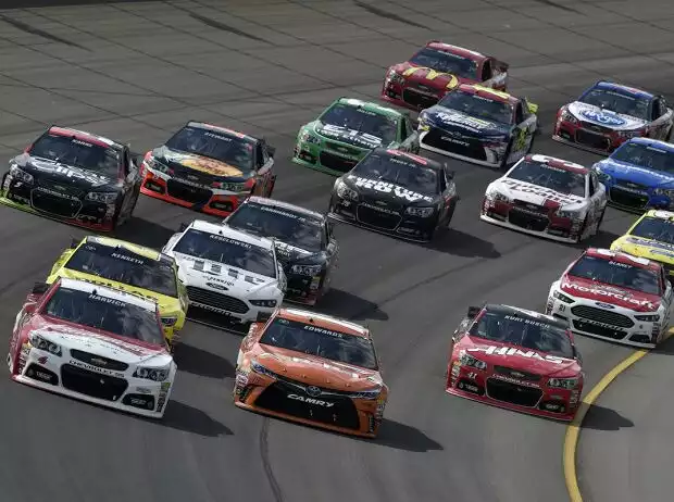 Race-Action auf dem Michigan Speedway Titel-Bild zur News: Race-Action auf dem Michigan Speedway