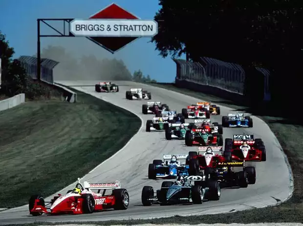 Elkhart Lake 2002 Start Road America CART Titel-Bild zur News: Elkhart Lake 2002 Start Road America CART