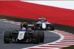 Sergio Perez (Force India) und Valtteri Bottas (Williams) 