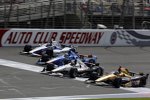 Four-Wide: Ryan Briscoe (Schmidt), Will Power (Penske), Tony Kanaan (Ganassi) und Marco Andretti (Andretti) 