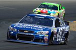 Jimmie Johnson (Hendrick) vor Kyle Busch (Gibbs)