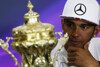 Bild zum Inhalt: Hamilton flucht über Siegerpokale: "Schockierend hässlich"