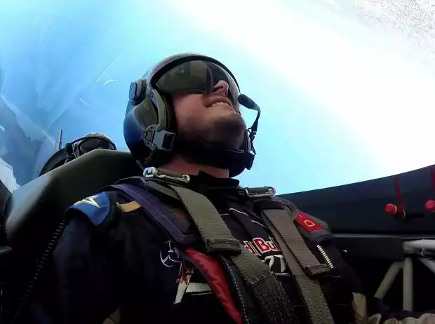Titel-Bild zur News: Air-Race: Christian Nimmervoll im Selbstversuch