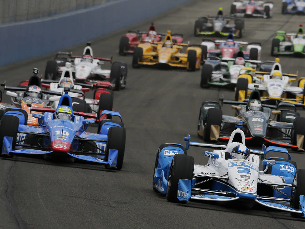 Pack-Racing in Fontana mit Juan Pablo Montoya und Tony Kanaan an der Spitze