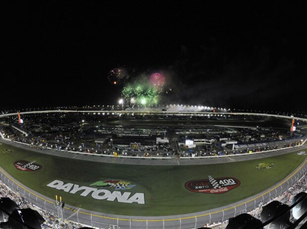 Feuerwerk beim Coke Zero 400 in Daytona