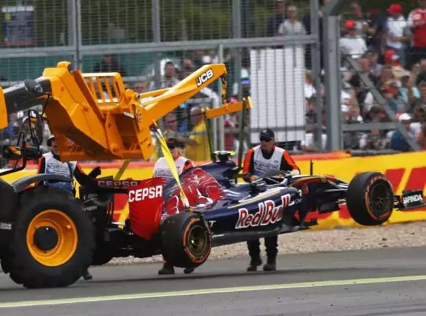 Carlos Sainz, Lewis Hamilton Titel-Bild zur News: Carlos Sainz, Lewis Hamilton