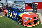 Der Hendrick-Chevy von Jeff Gordon im Rainbow-Warrior-Design für Bristol 