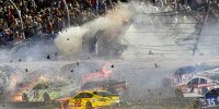 Bild zum Inhalt: Daytona: Horror-Crash bei Earnhardt-Triumph