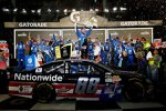 Dale Earnhardt Jun. (Hendrick) in der Victory Lane