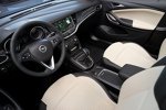 Cockpit des Opel Astra 2015
