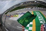 Start zum Truck-Rennen mit Tyler Reddick und Matt Crafton in Reihe eins