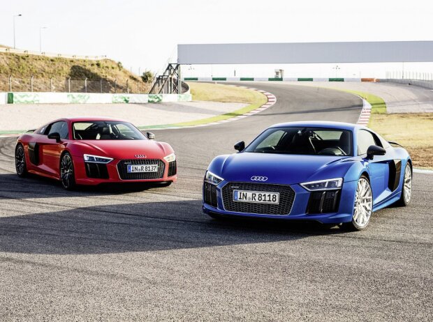 Audi R8 V10 (rot) und Audi R8 V10 plus (blau)