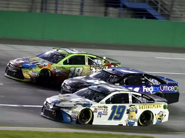 Carl Edwards, Denny Hamlin, Kyle Busch Titel-Bild zur News: Carl Edwards, Denny Hamlin, Kyle Busch