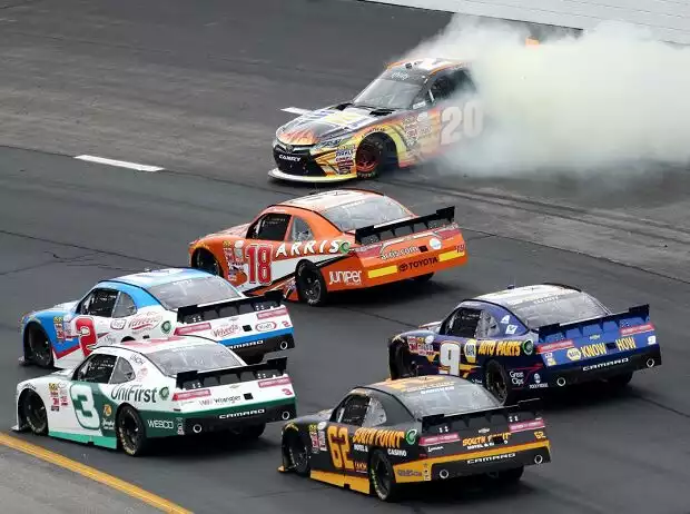 Titel-Bild zur News: Denny Hamlin