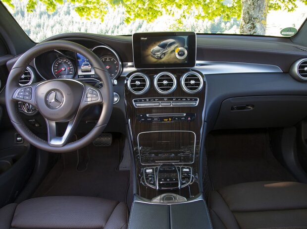 Cockpit des Mercedes-Benz GLC 250 4Matric 