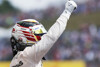 Bild zum Inhalt: Lewis Hamilton jubelt über bestes Qualifying der Saison