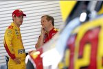 Joey Logano (Penske) und Crewchief Todd Gordon