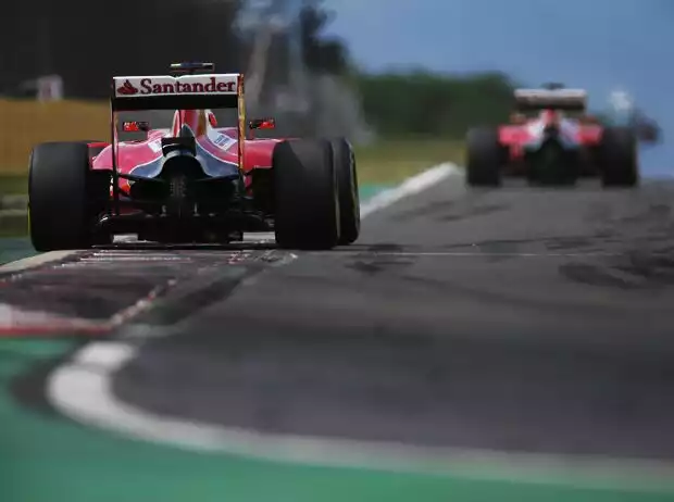 Kimi Räikkönen hinter Sebastian Vettel Titel-Bild zur News: Kimi Räikkönen hinter Sebastian Vettel